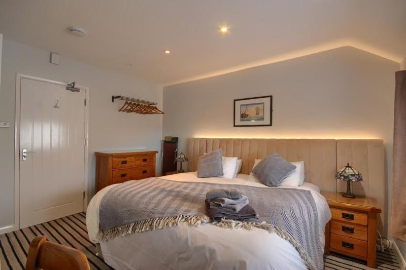 Smugglers Luxury Accommodation เชอริงแงม ภายนอก รูปภาพ