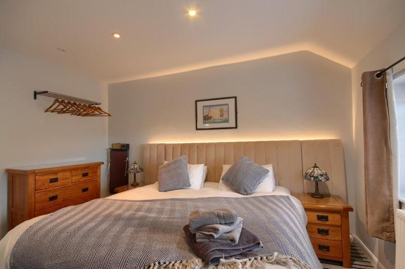 Smugglers Luxury Accommodation เชอริงแงม ภายนอก รูปภาพ